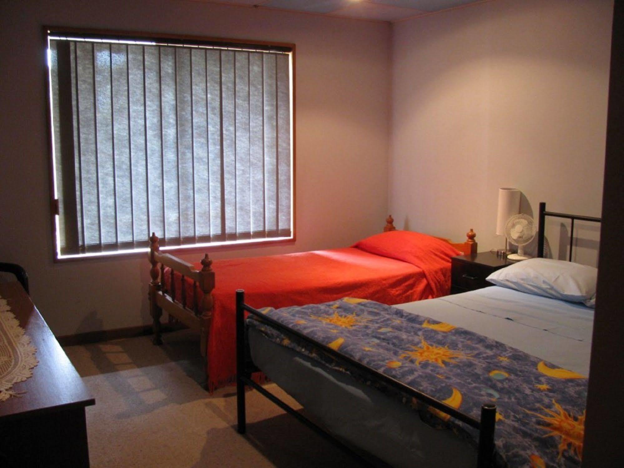 アリス スプリングス カシーズ プレイス ベッド アンド ブレックファースト Bed & Breakfast エクステリア 写真